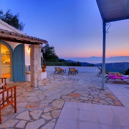 Sarakinatika Sleeps 4 Pool Air Con Wifi