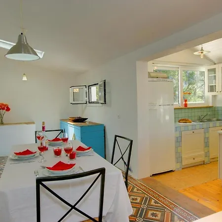 Sarakinatika Sleeps 4 Pool Air Con Wifi