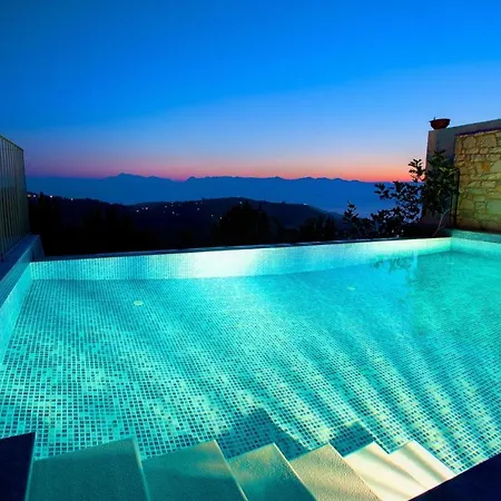 Sarakinatika Sleeps 4 Pool Air Con Wifi