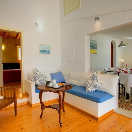 Sarakinatika Sleeps 4 Pool Air Con Wifi Viggla