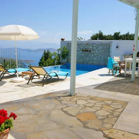 Sarakinatika Sleeps 4 Pool Air Con Wifi Viggla