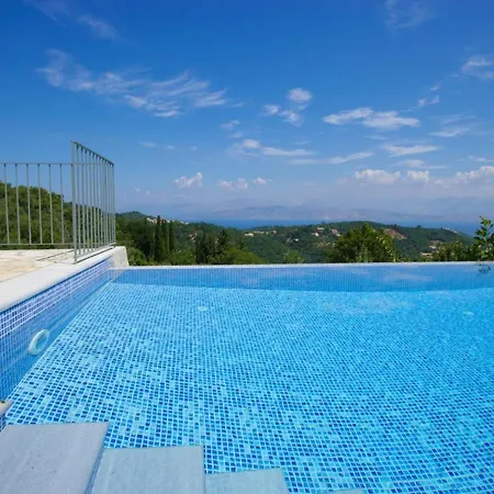 Sarakinatika Sleeps 4 Pool Air Con Wifi * Viggla