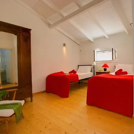 Sarakinatika Sleeps 4 Pool Air Con Wifi Viggla