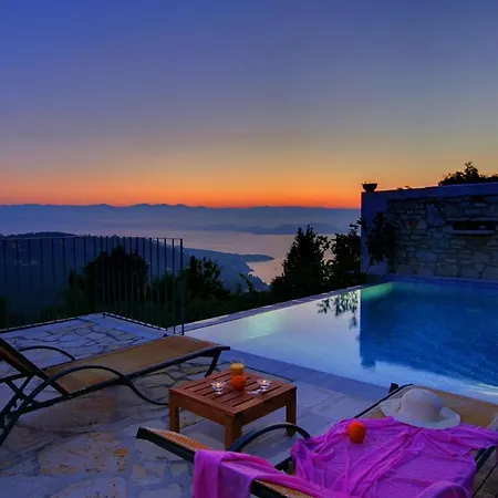 Sarakinatika Sleeps 4 Pool Air Con Wifi