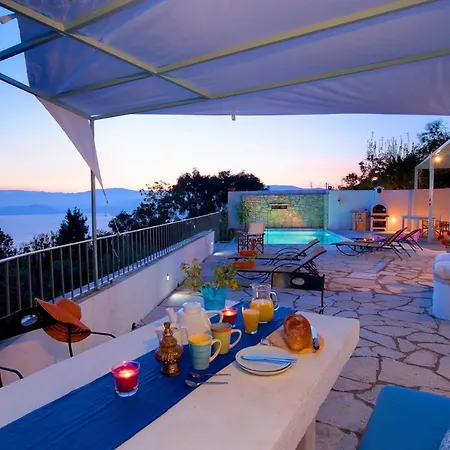 Sarakinatika Sleeps 4 Pool Air Con Wifi